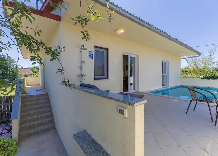 Casa Anika With Private Pool Vikendica *