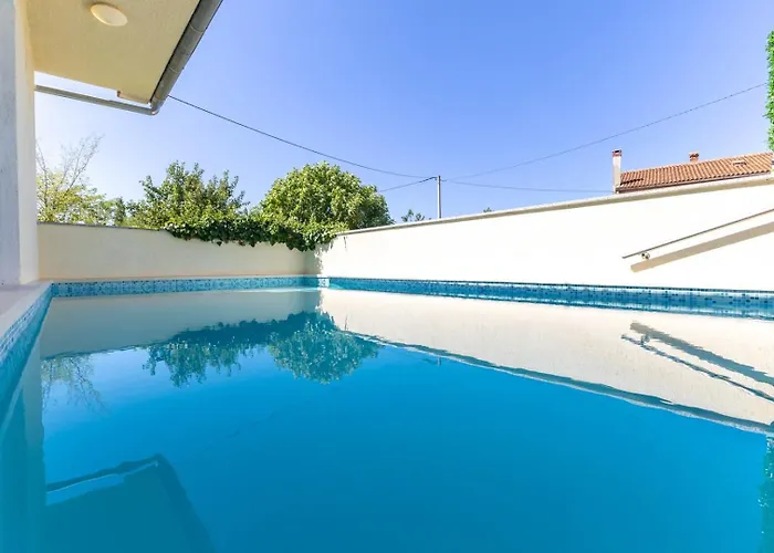 Casa Anika With Private Pool Vikendica